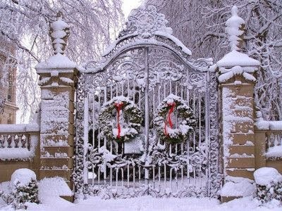 currier-wreath-3-white