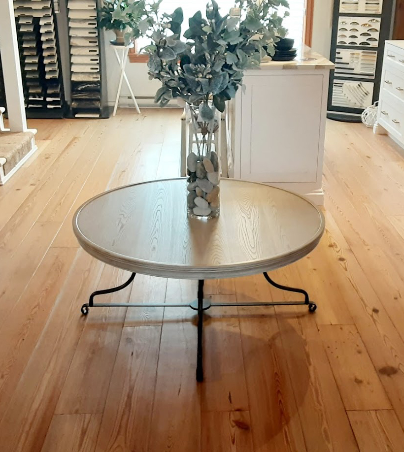 Mobilier en boutique pour compléter un décor